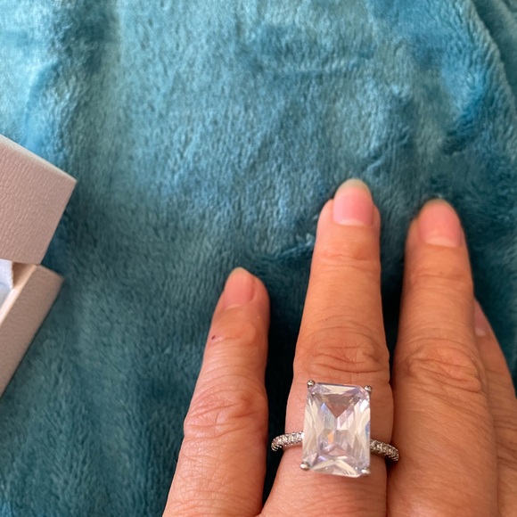 Emerald cut engagement Rings 2 size 7 - Picture 5 of 13